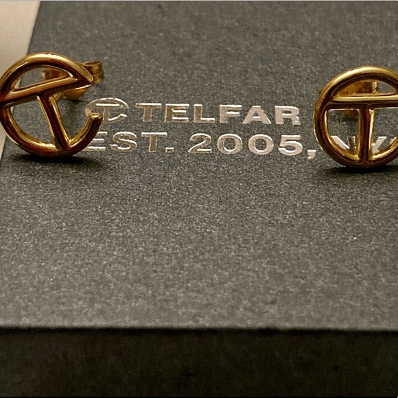 🛑SOLD🛑 NEW😍👑 Authentic Gold TELFAR logo stud earrings - Picture 7 of 10